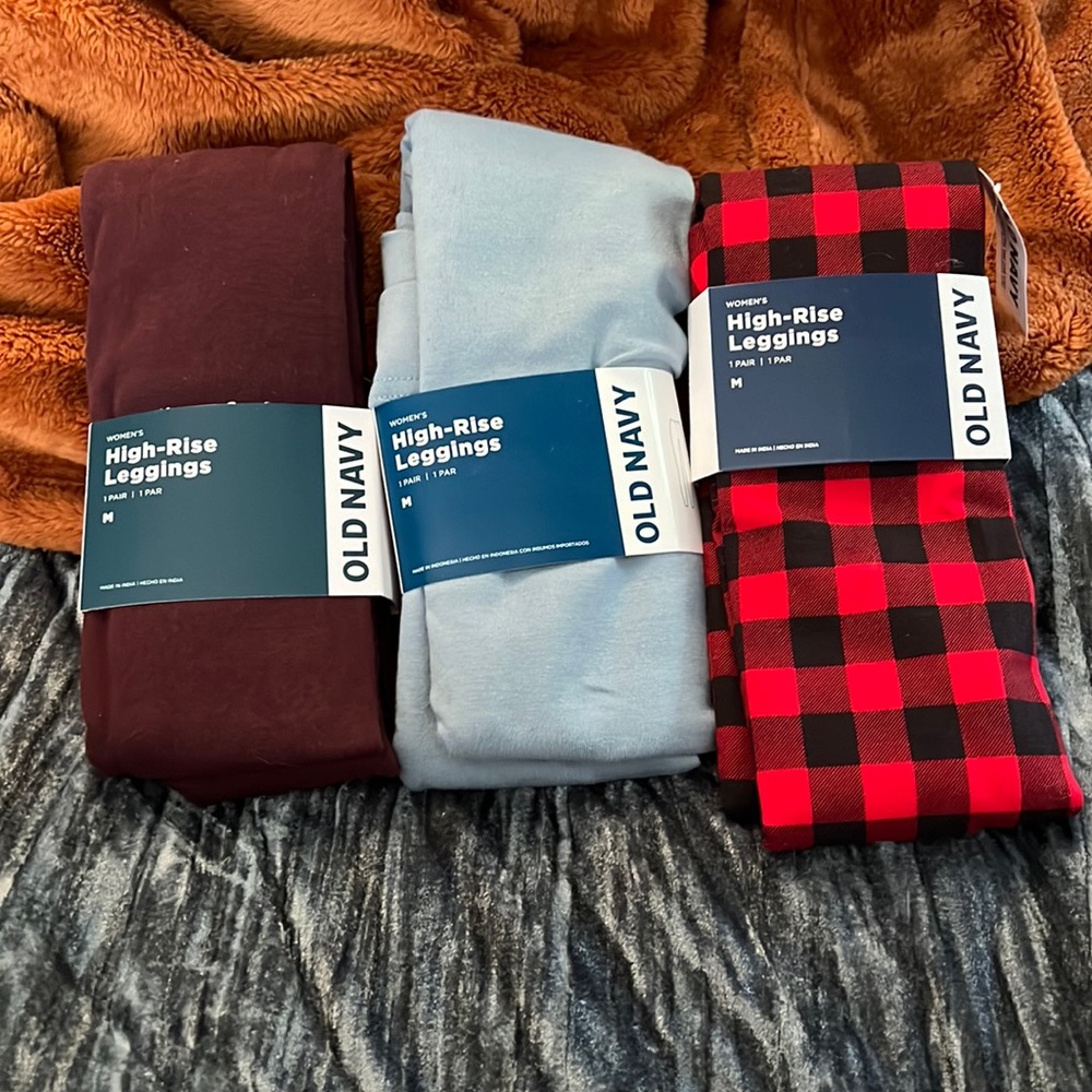 Lot of three pairs of womens Old Navy high rise leggings